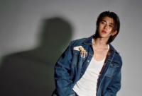 蔡徐坤牛仔丹宁穿搭登顶热搜 配文“Ready”引起大众期待